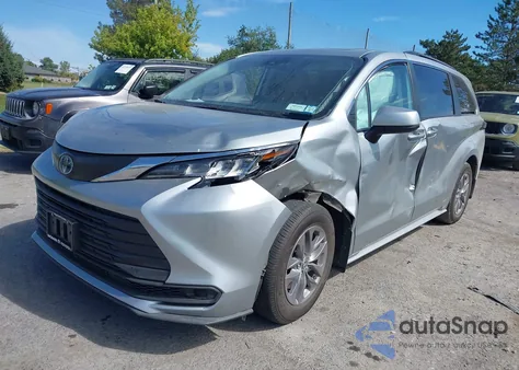 2023 Toyota Sienna Le z USA, uszkodzony, nr VIN 5TDBSKFC8PS098797